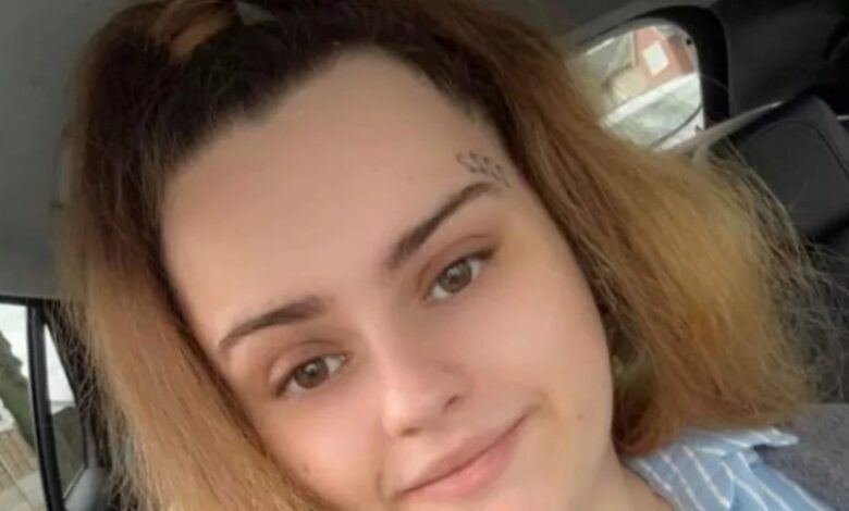 فتاة عشرينية