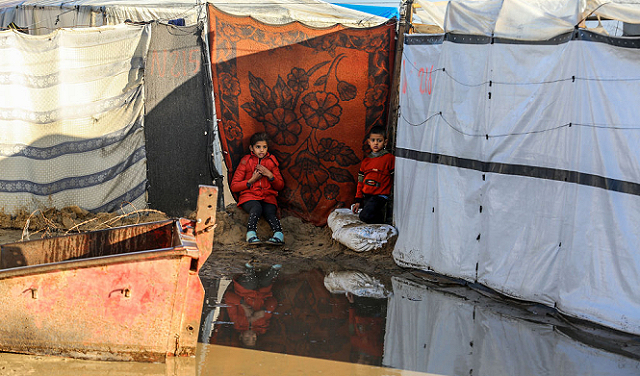 الصليب الأحمر يحذر: غزة تواجه أزمة إنسانية مع تزايد الوفيات بسبب البرد