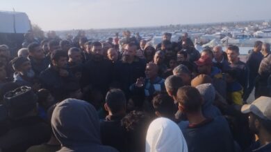 مظاهرة في مدينة أصداء احتجاجًا على تأخر توزيع المساعدات الإنسانية