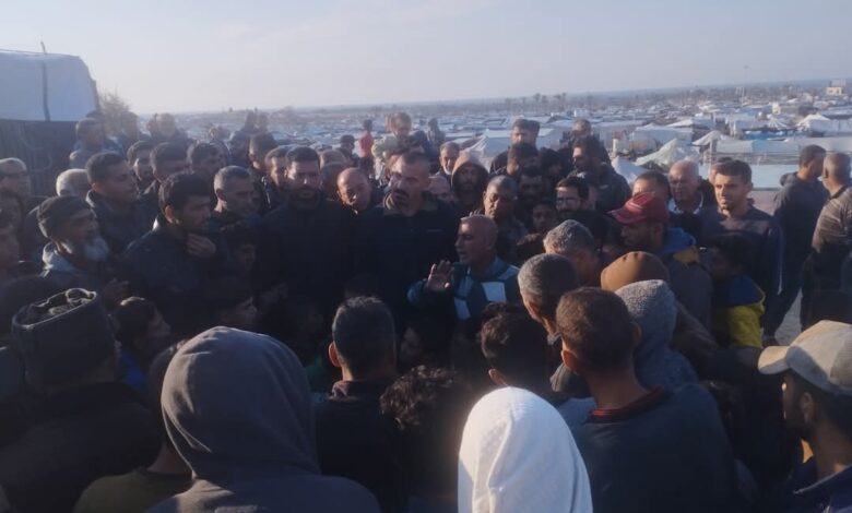 مظاهرة في مدينة أصداء احتجاجًا على تأخر توزيع المساعدات الإنسانية